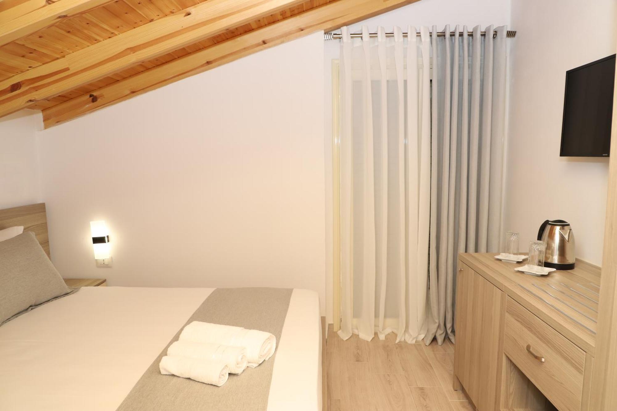 Guesthouse Kazazi 培拉特 外观 照片