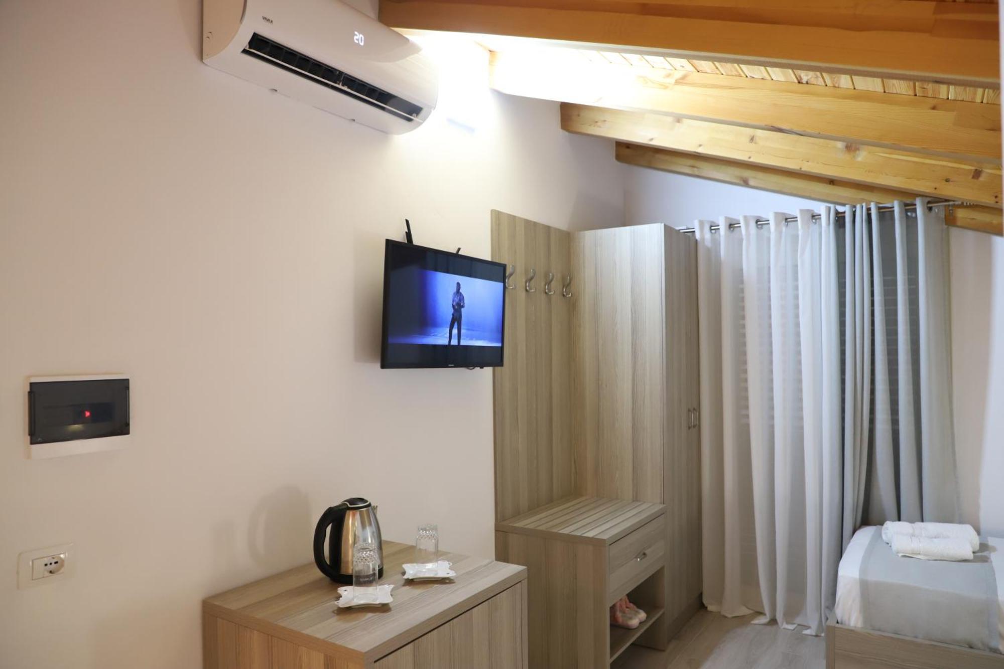 Guesthouse Kazazi 培拉特 外观 照片