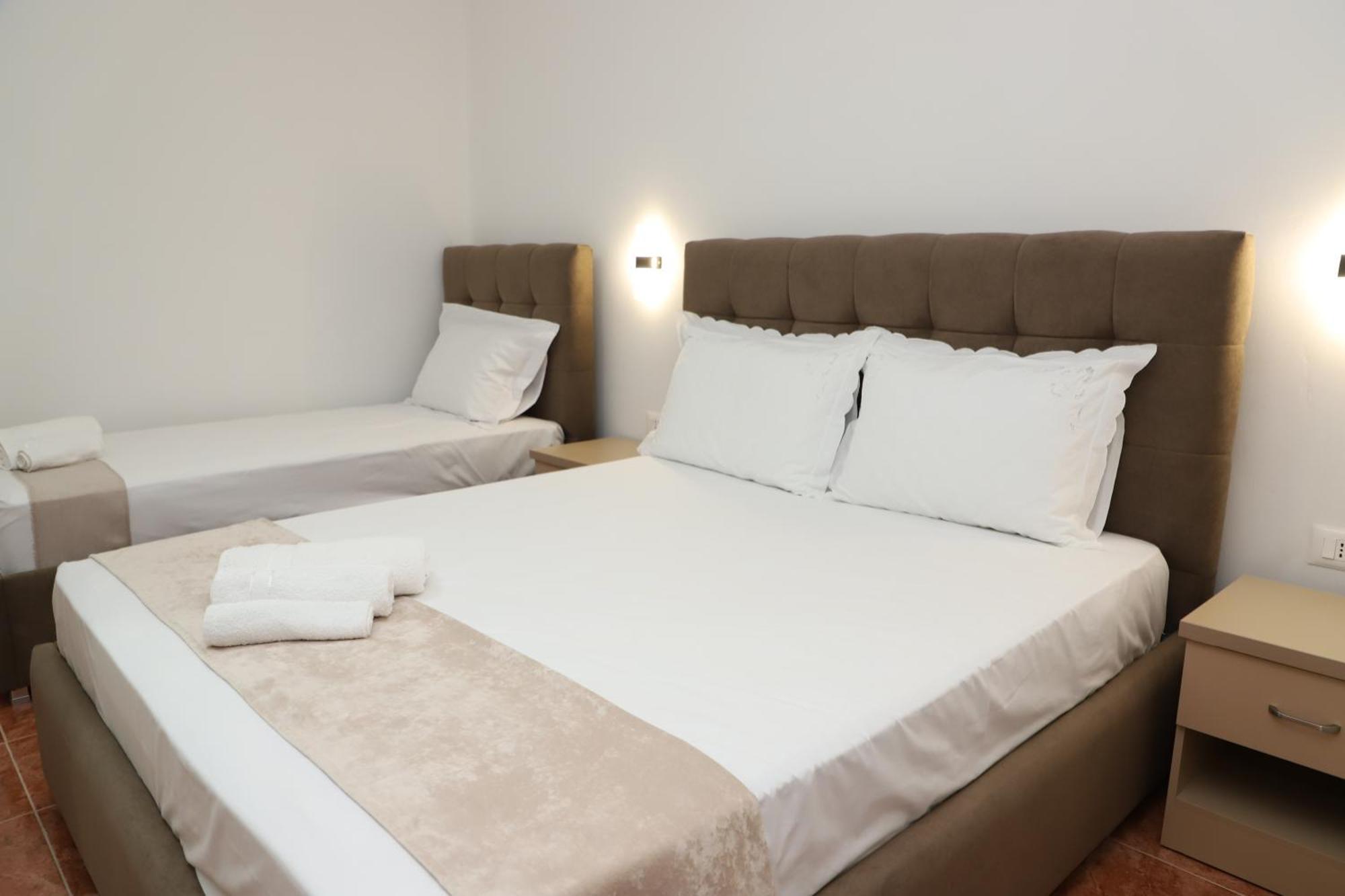 Guesthouse Kazazi 培拉特 外观 照片