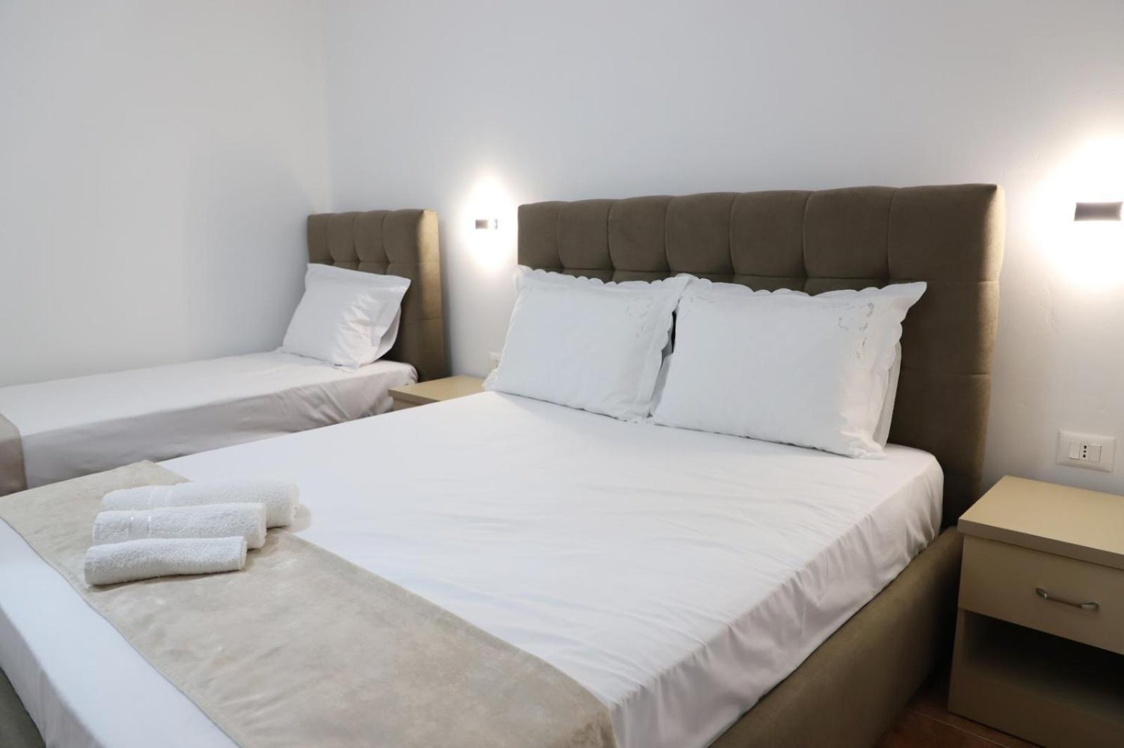 Guesthouse Kazazi 培拉特 外观 照片